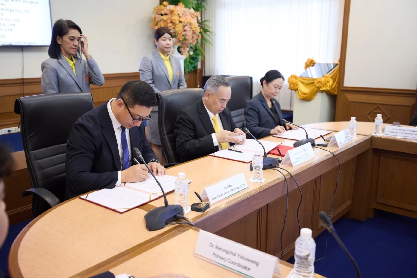 มจพ.-ม.พะเยา ผนึก 5 เอกชน ลงนาม MOU ปั้นหลักสูตรเชิงลึกเทคโนโลยี AI