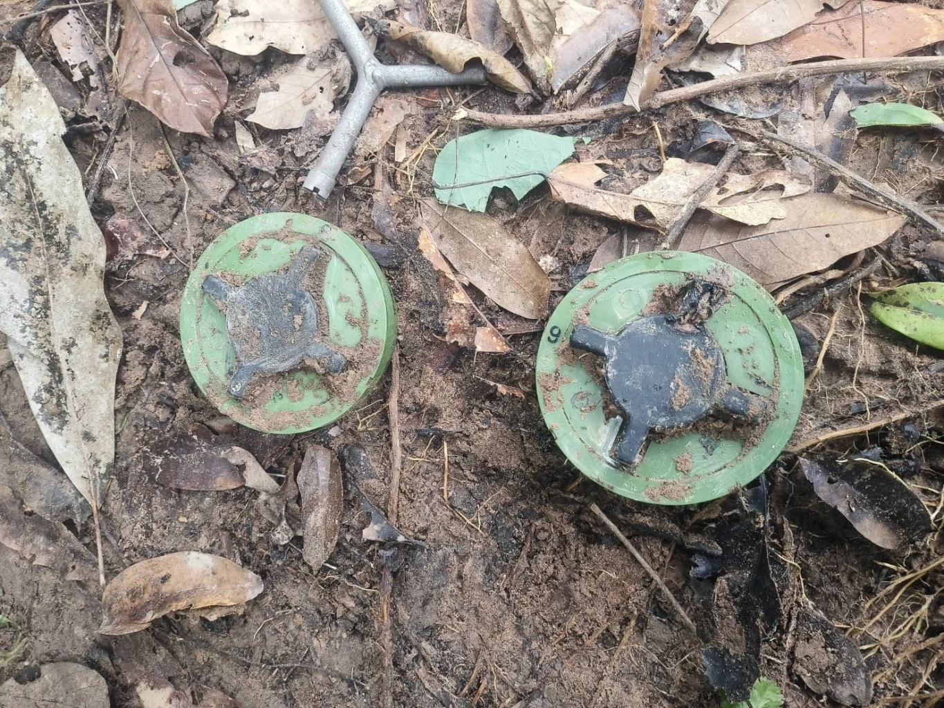 "กองทัพ" ส่งทหารช่างเคลียร์ "ทุ่นระเบิด" เก็บหลักฐานเพิ่ม พื้นที่ชายแดน "ไทย-กัมพูชา"