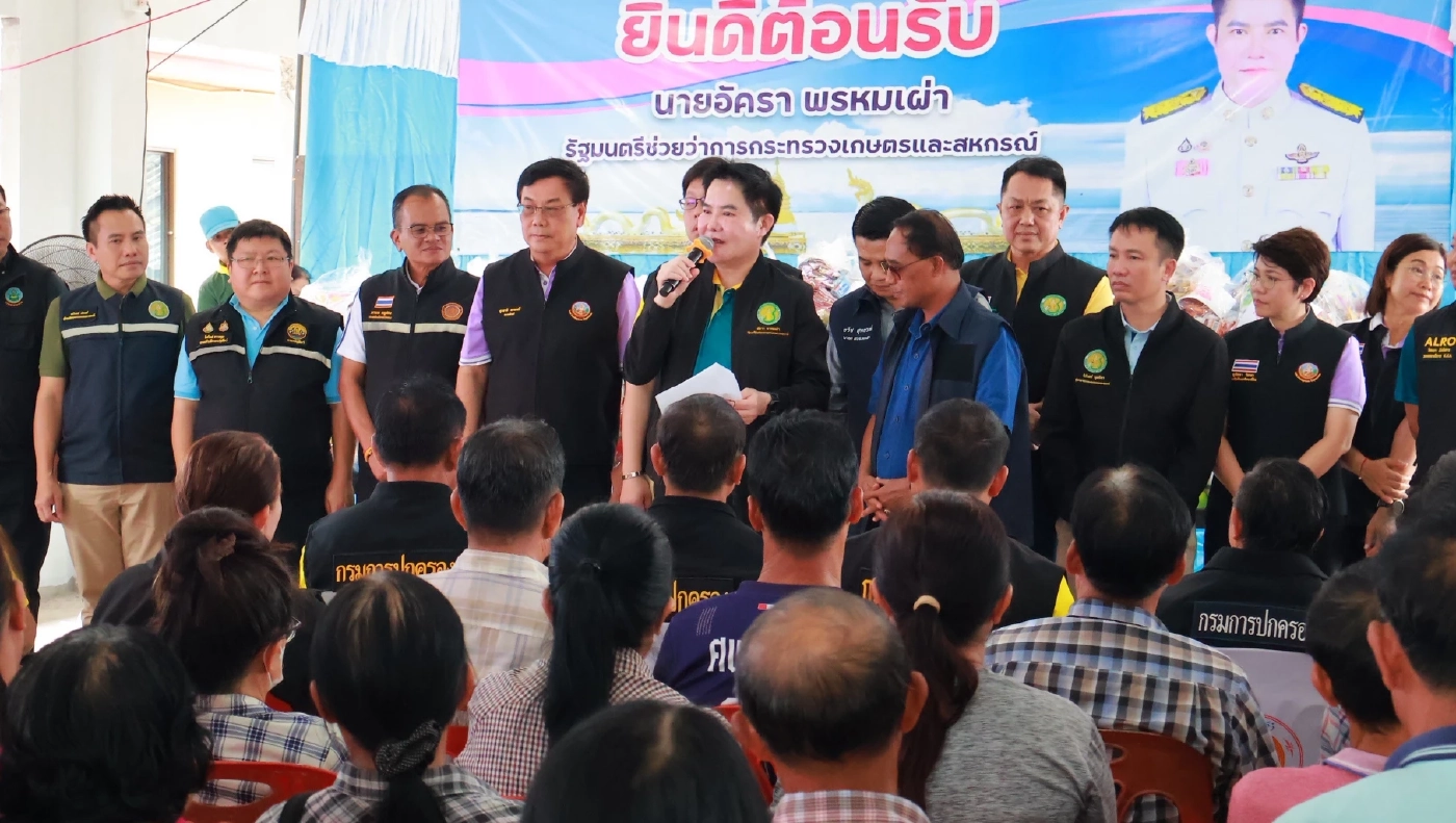 รมช.อัครา ลงพื้นที่มอบถุงยังชีพ ให้กับผู้ได้รับผลกระทบจากพายุวิภา