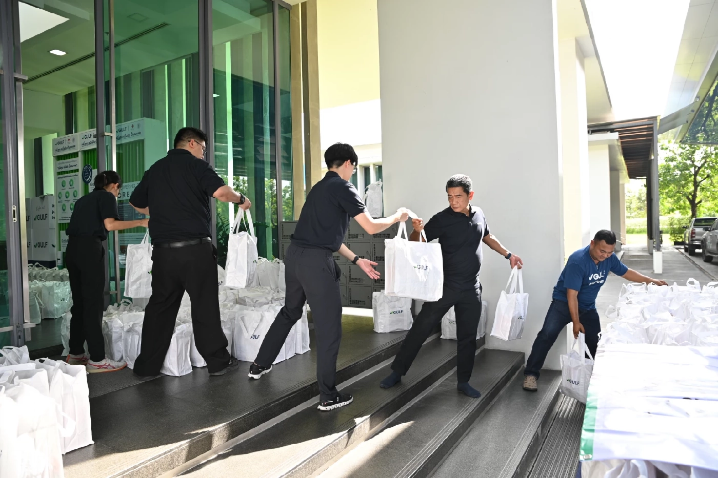 GULF ระดมทีม ‘กัลฟ์อาสา’ ร่วมแพ็คถุงยังชีพ 1,000 ชุด ส่งต่อชายแดน