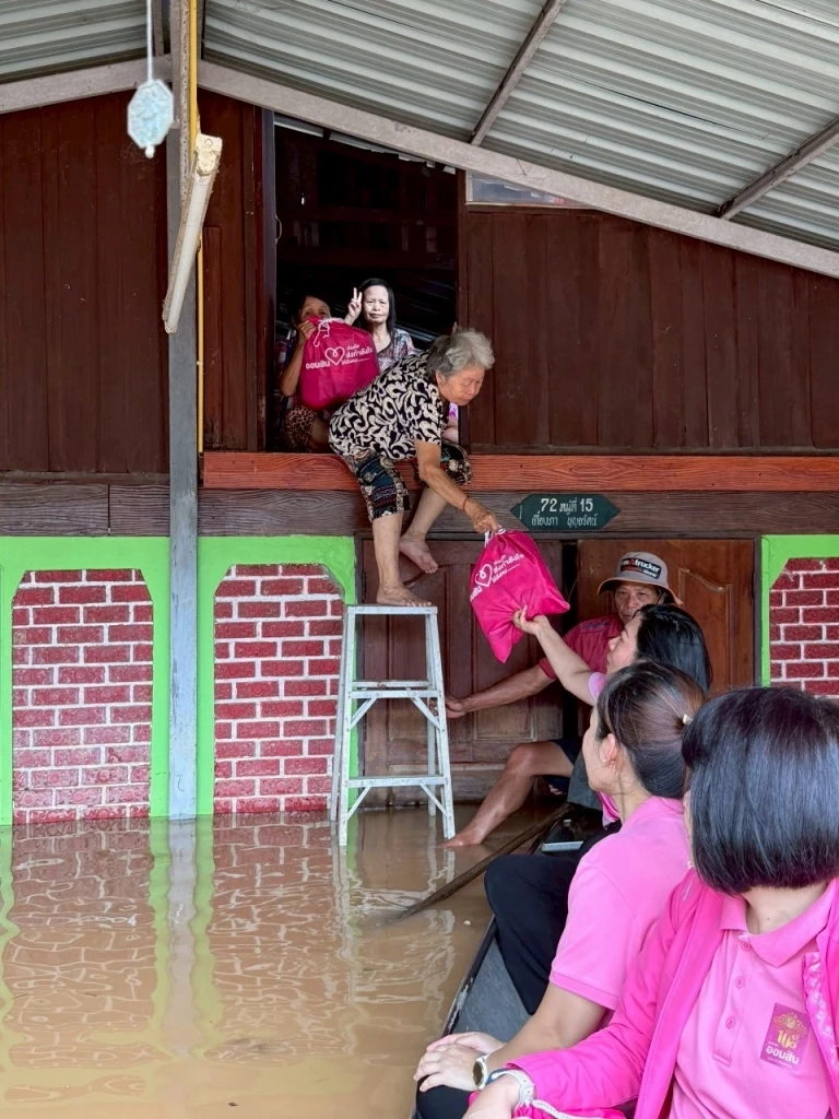 ออมสิน มอบเงิน 7.5 แสนบาท ช่วยประชาชนน้ำท่วม 5 จังหวัดภาคเหนือ