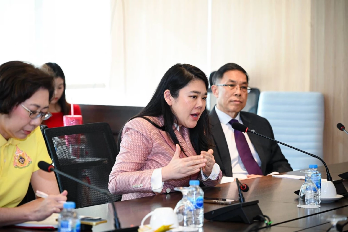 กต.เตรียมแผนช่วยคนไทยในกัมพูชา - 'มาริษ' แจงโลกเขมรไม่จริงใจ