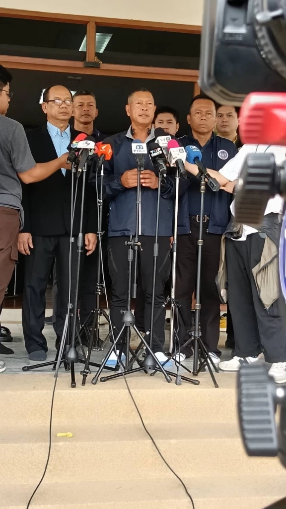 เจอแล้วห้องแห่งความลับ "ทิดสฤษดิ์" ใส่วิกเขียนคิ้วกอดหญิงสาว