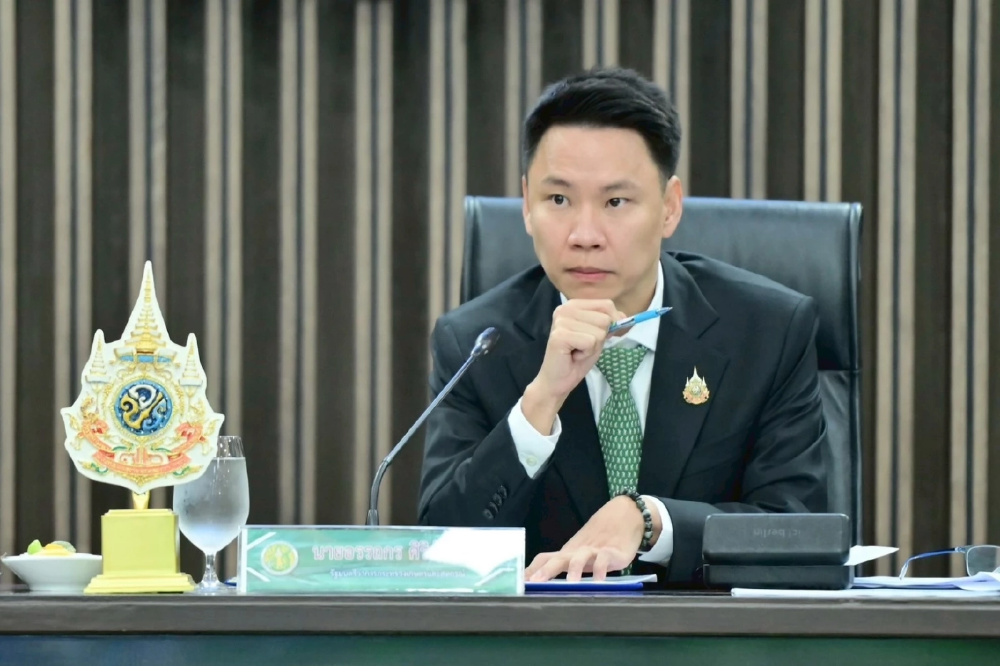 นายอรรถกร ศิริลัทธยากร รมว.เกษตรและสหกรณ์ 