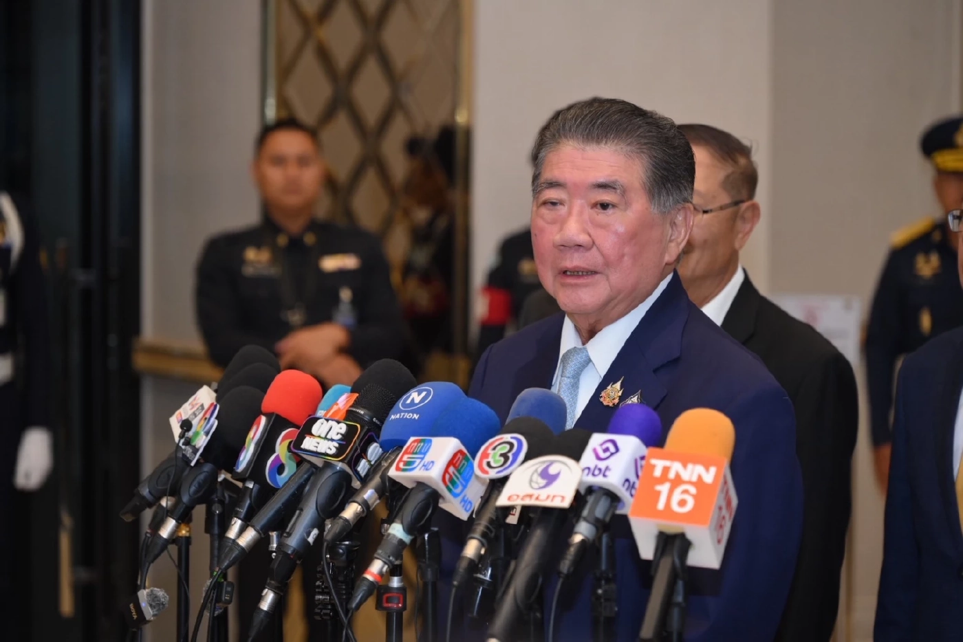 ภูมิธรรม เวชยชัย