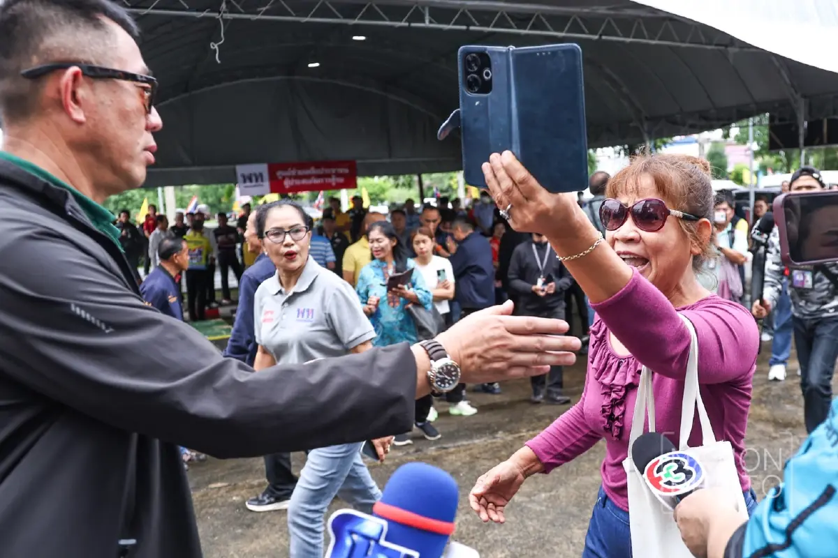 “ทักษิณ” ให้กำลังใจ ผู้อพยพจากการสู้รบ ชาวอุบลฯ ในวันเกิด