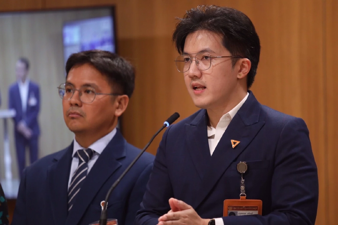 “วิโรจน์” จ่อฟื้นแคมเปญ “ล่าทหารขึ้นศาลพลเรือน” ของเพื่อไทย