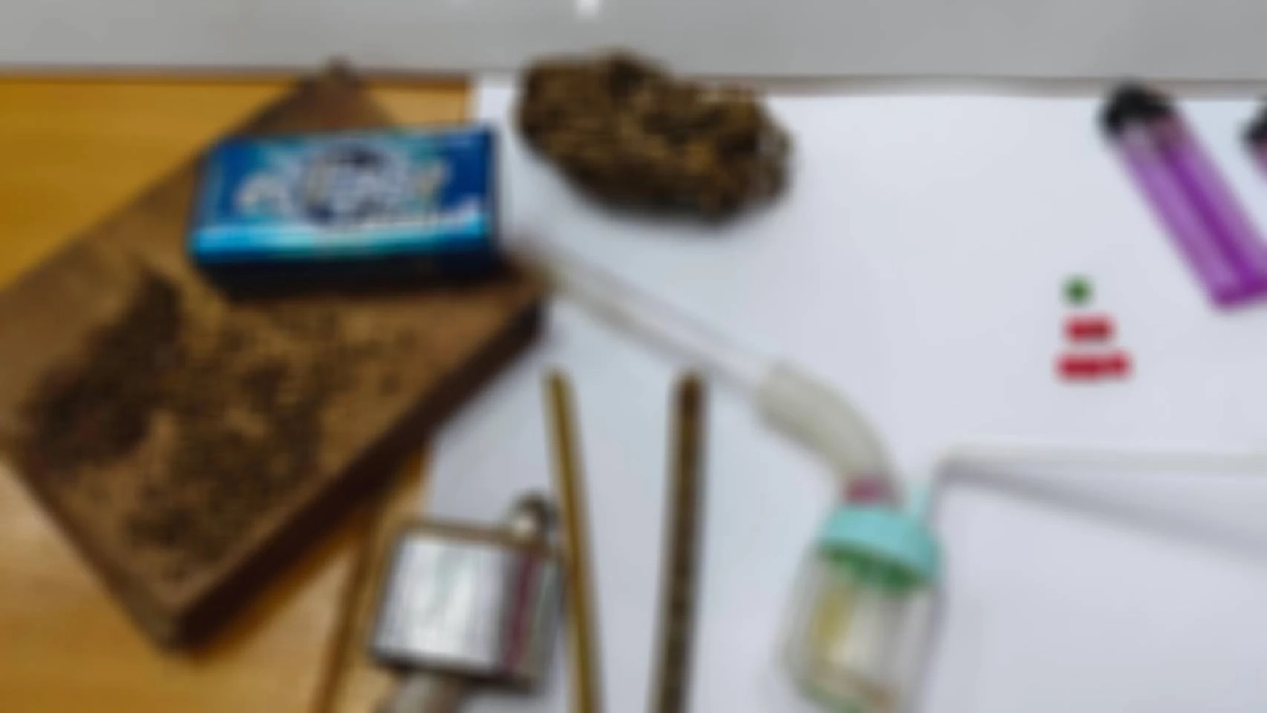 ตำรวจกบินทร์บุรี จับ 3 พระ 7 ฆราวาส ใช้วัดเป็นแหล่งมั่วสุม เสพยาเสพติด คาจีวร