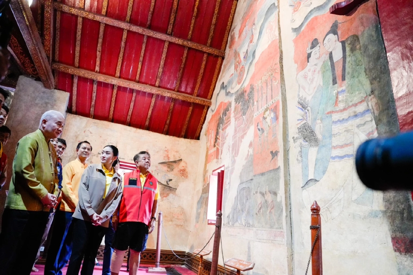 “นายกฯอิ๊งค์” ควง “รมช.อิ่ม” ช่วยผู้ประสบอุทกภัย จ.น่าน