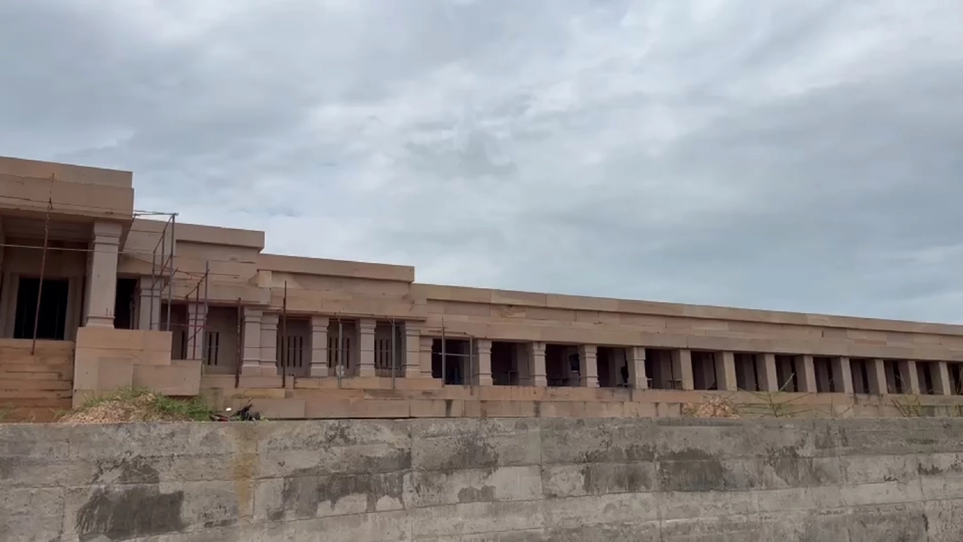 "วัดภูม่านฟ้า" ยืนยันใช้ภูมิปัญญาพระไทย ไม่ได้เลียนแบบกัมพูชา