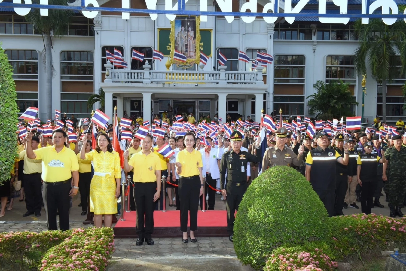 ฐิติลักษณ์ คำพา ผู้ว่าราชการจังหวัดราชบุรี พร้อมด้วยประชาชนและส่วนราชการ จัดกิจกรรมยืนเคารพธงชาติ ณ บริเวณหน้าศาลากลางจังหวัดราชบุรี  