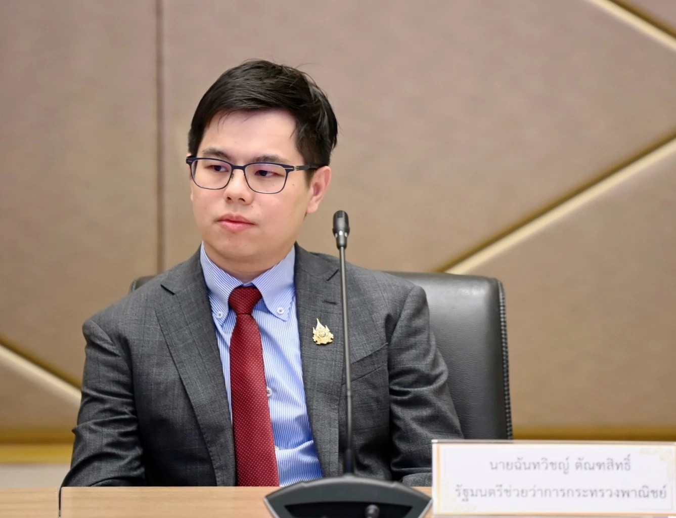 \'จตุพร\' มอบ 10 ภารกิจเร่งด่วนพาณิชย์ เคลื่อนเศรษฐกิจ - แก้ปากท้อง