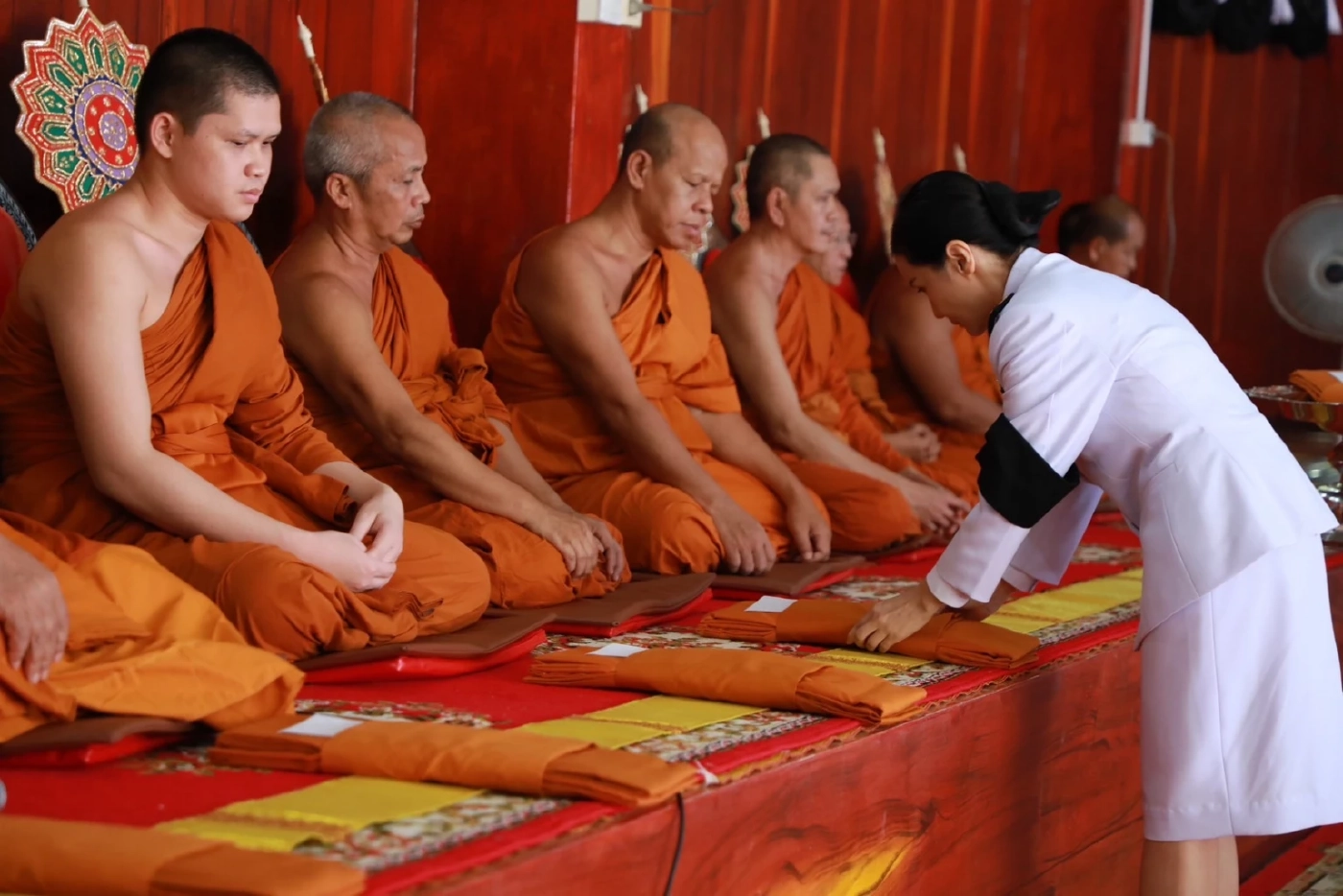 “รมว.นฤมล“ ร่วมพิธีพระราชทานเพลิงศพ เหยื่อเหตุไม่สงบชายแดนไทย–กัมพูชา