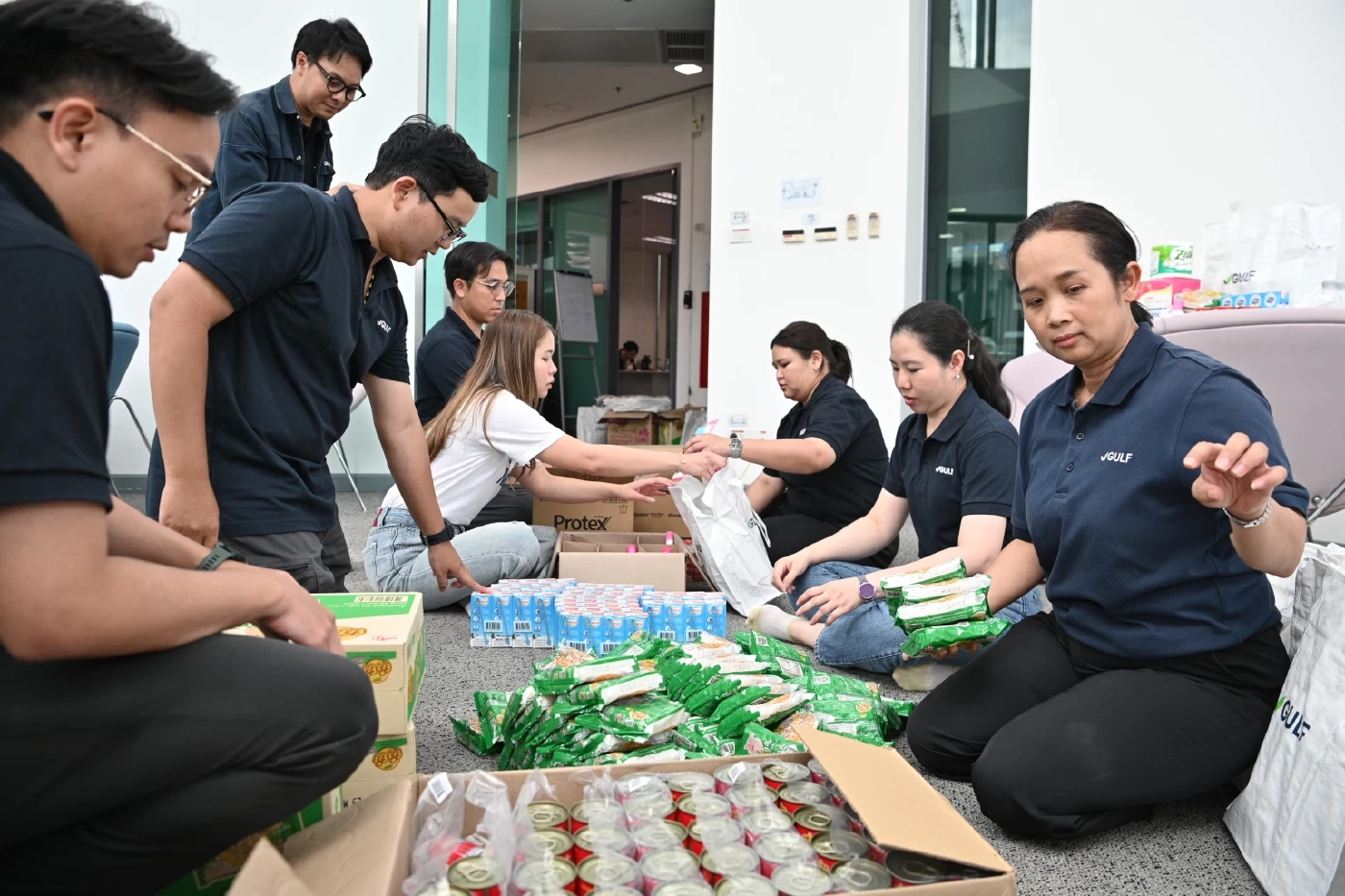 GULF ระดมทีม ‘กัลฟ์อาสา’ ร่วมแพ็คถุงยังชีพ 1,000 ชุด ส่งต่อชายแดน