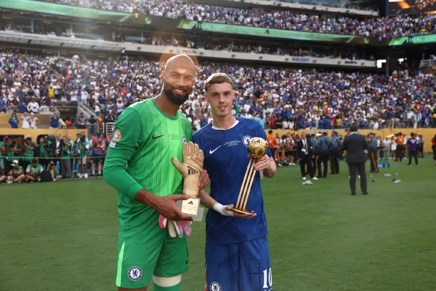 เชลซีถล่มเปแอสเช 3-0 ผงาดคว้าแชมป์สโมสรโลก! "โคล พาลเมอร์" เหมาสองประตู