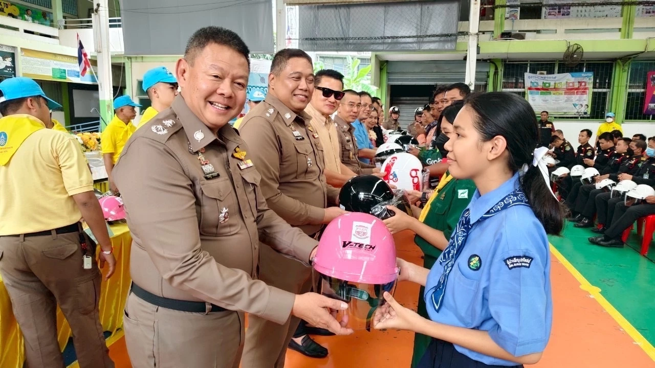 เดินหน้าโครงการถนนปลอดภัย ย่านบางเขน พร้อมรณรงค์สวมหมวกนิรภัย