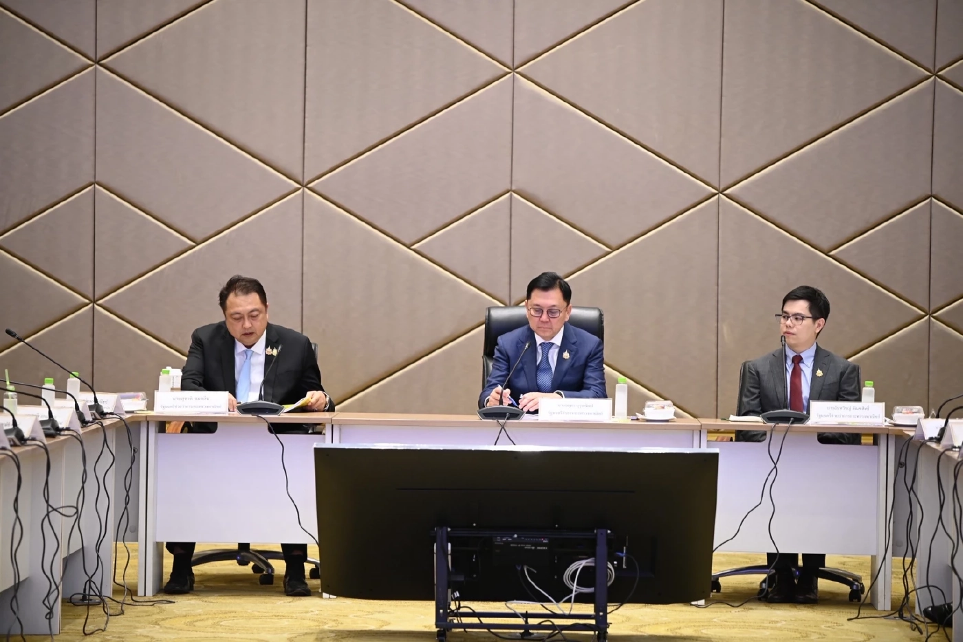 พาณิชย์สั่งลุย 4 มาตรการ รับมือวิกฤติชายแดนไทย - กัมพูชา