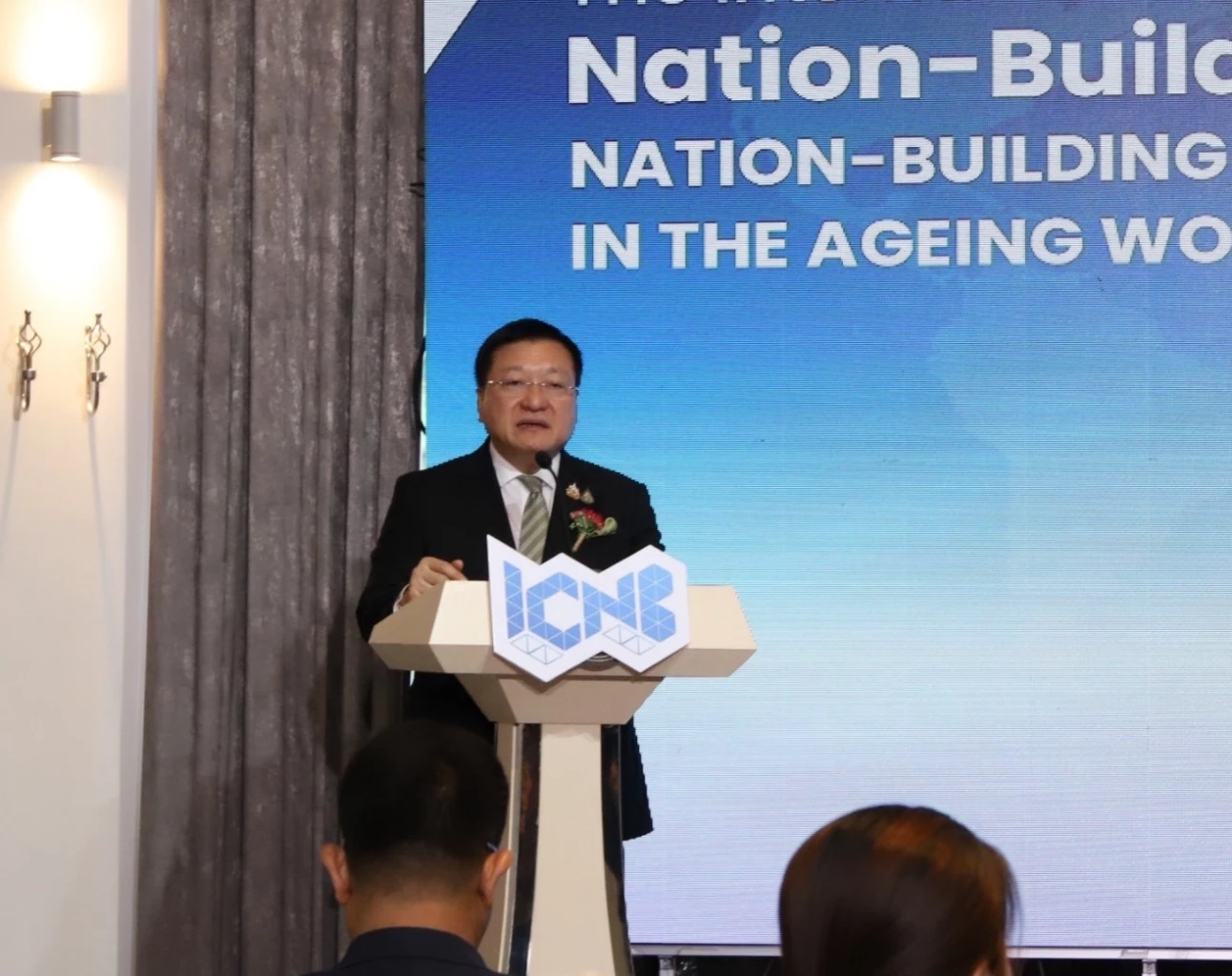 ศ.ดร.เกรียงศักดิ์ เจริญวงศ์ศักดิ์ ประธานสถาบันการสร้างชาติ (Nation-Building Institute)ประเทศไทย