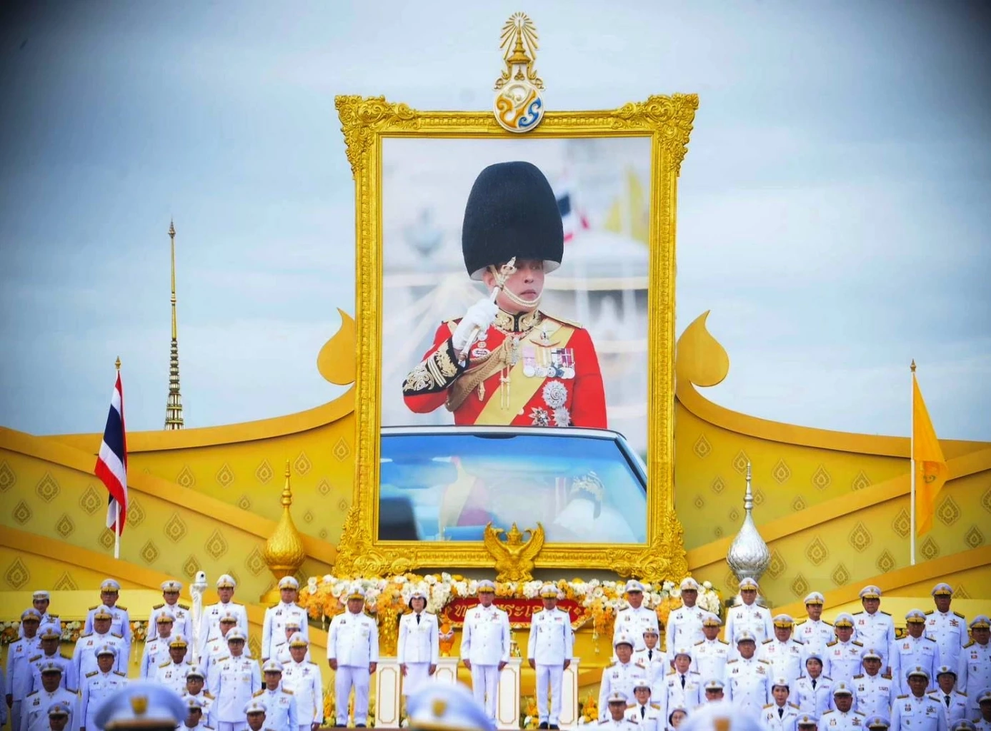 "ภูมิธรรม" นำ ครม.-ขรก. ตักบาตร ถวายพระราชกุศลเนื่องในโอกาสวันเฉลิมพระชนมพรรษา พระบาทสมเด็จพระเจ้าอยู่หัว