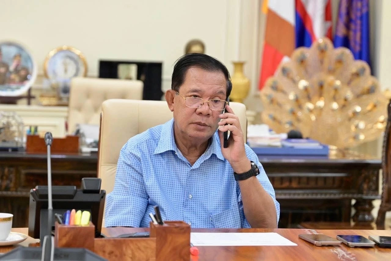 ฮุนเซน นั่งหัวโต๊ะบัญชาการรบกับไทย