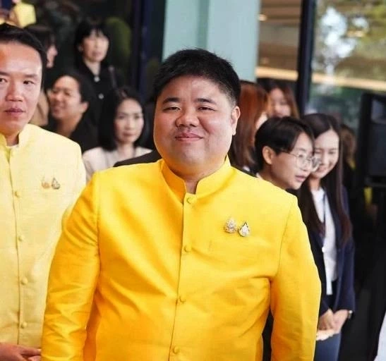 ”สส.ไอซ์“ ฝาก “พงศ์กวิน” รมว.แรงงานคนใหม่ จัดการปัญหา "ประกันสังคม" จี้ปมซื้อ "ตึก Skyy9" แพง