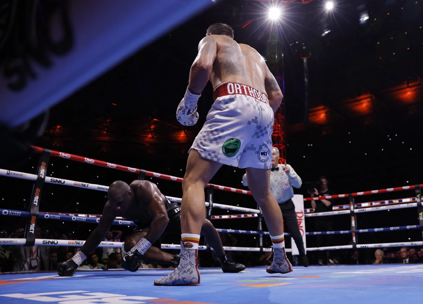 "โอเล็กซานเดอร์ อูซิก" สุดแกร่ง! น็อก "ดาเนียล ดูบัวส์" ยก 5 รวมเข็มขัดแชมป์โลกสำเร็จ