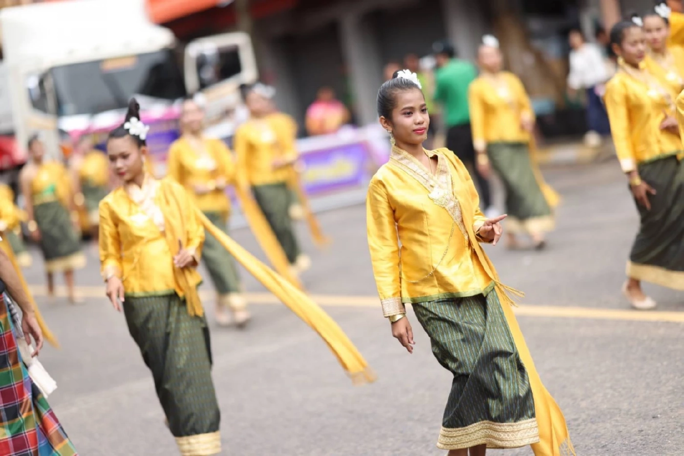 ธ.ก.ส. ร่วมขบวนประเพณีแห่เทียนพรรษา ปี 2568 จ.อุบลราชธานี