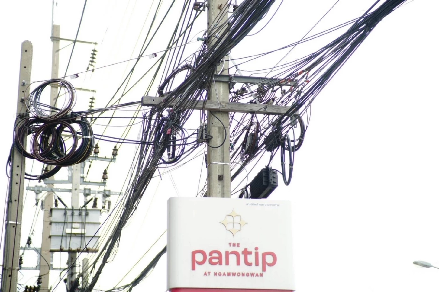 MEA ลุยรื้อสายสื่อสารงามวงศ์วาน สร้างทัศนียภาพ ระบบไฟฟ้ามั่นคง