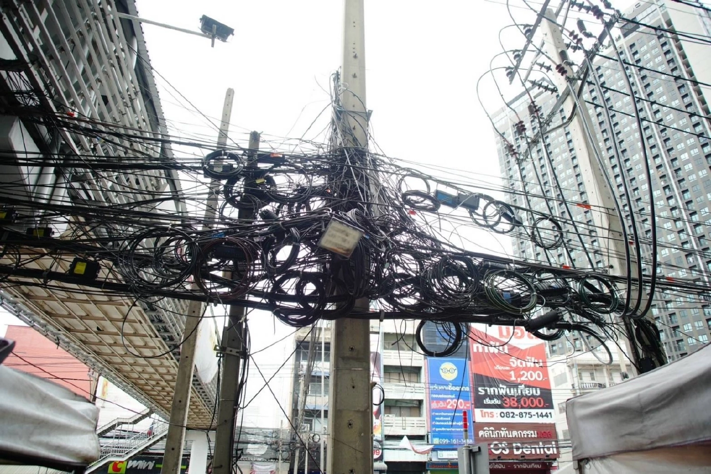 MEA ลุยรื้อสายสื่อสารงามวงศ์วาน สร้างทัศนียภาพ ระบบไฟฟ้ามั่นคง