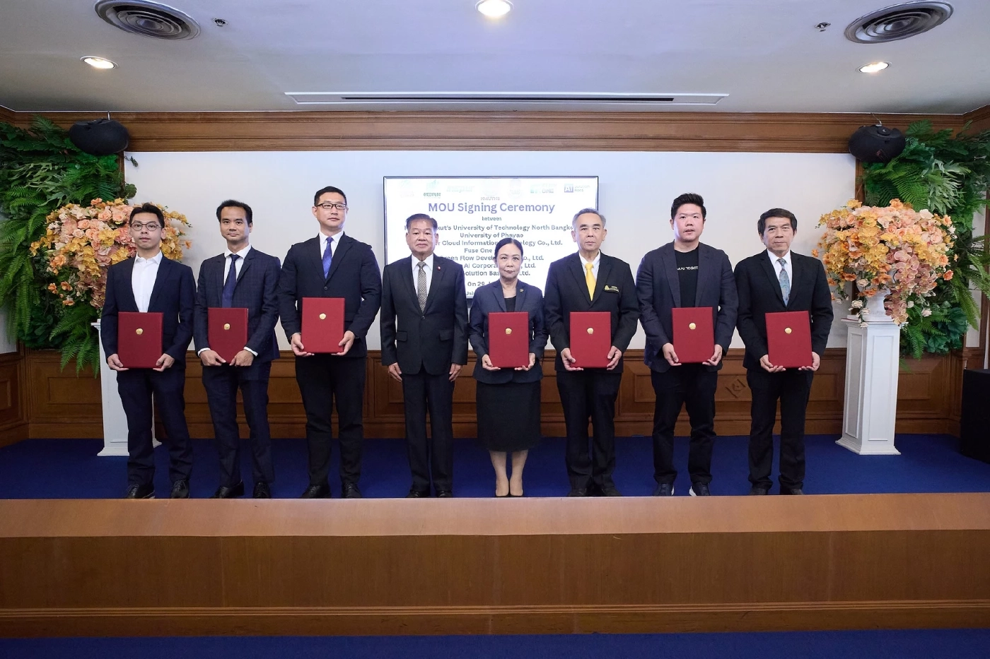 มจพ.-ม.พะเยา ผนึก 5 เอกชน ลงนาม MOU ปั้นหลักสูตรเชิงลึกเทคโนโลยี AI