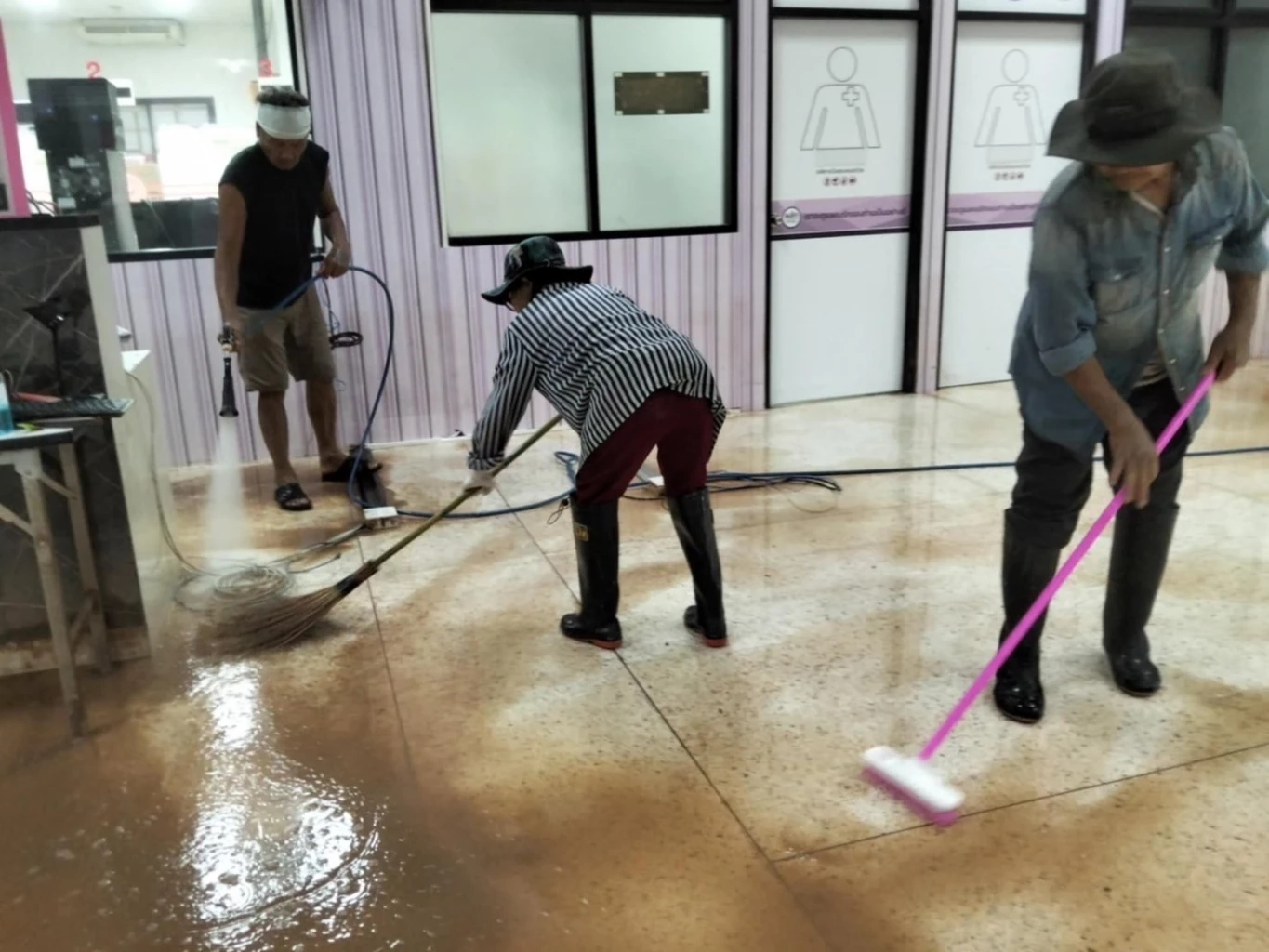 ออมสิน ช่วยไม่พัก ส่งทีมจิตอาสาฟื้นฟูน้ำท่วม จังหวัดน่าน