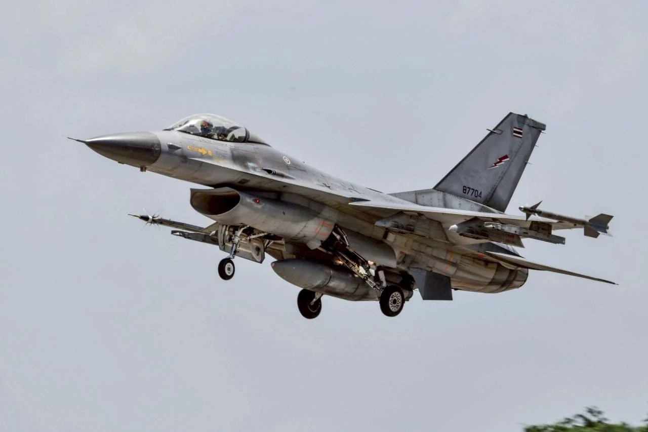 ทัพฟ้า จัด F-16 และ Gripen หนุนปกป้องอธิปไตยไทย ตามหลักสากล