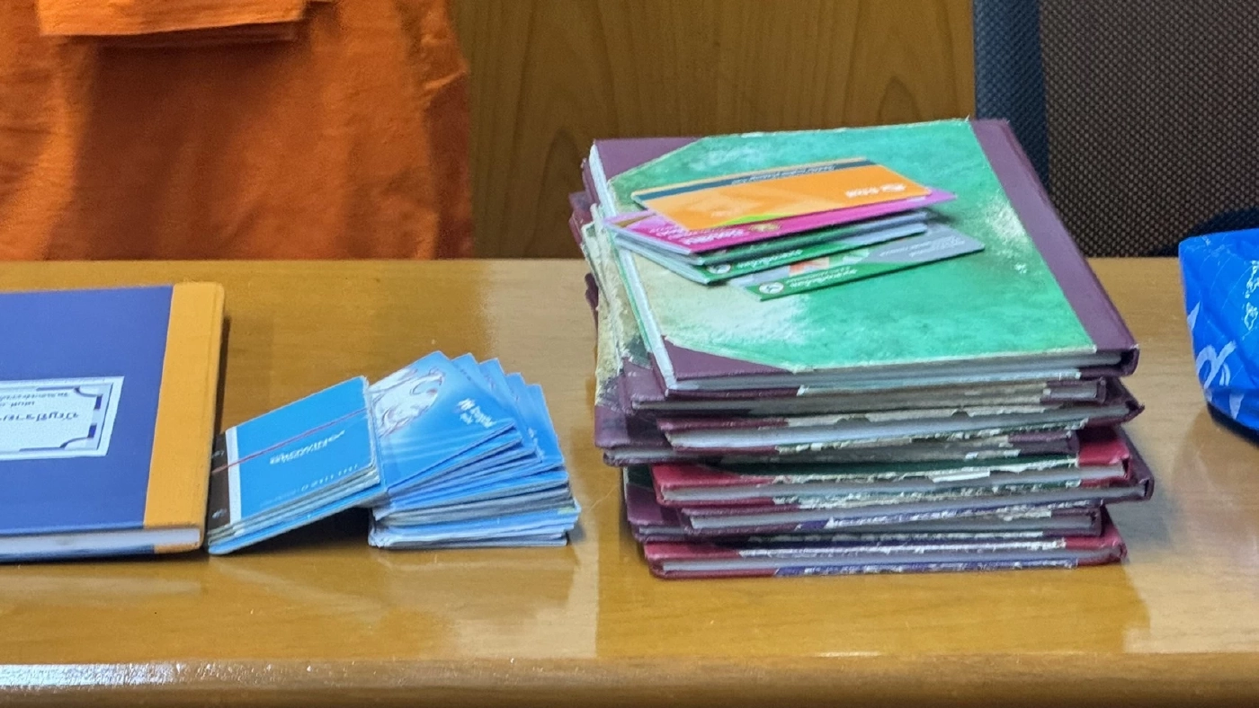 เจอแล้วห้องแห่งความลับ "ทิดสฤษดิ์" ใส่วิกเขียนคิ้วกอดหญิงสาว