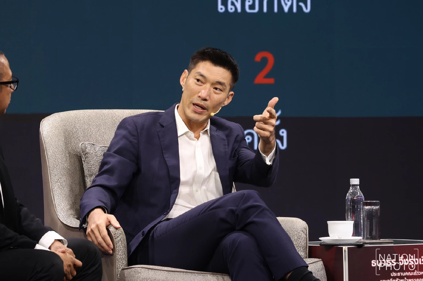  นายธนาธร จึงรุ่งเรืองกิจ อดีตหัวหน้าพรรคอนาคตใหม่ และประธานคณะก้าวหน้า