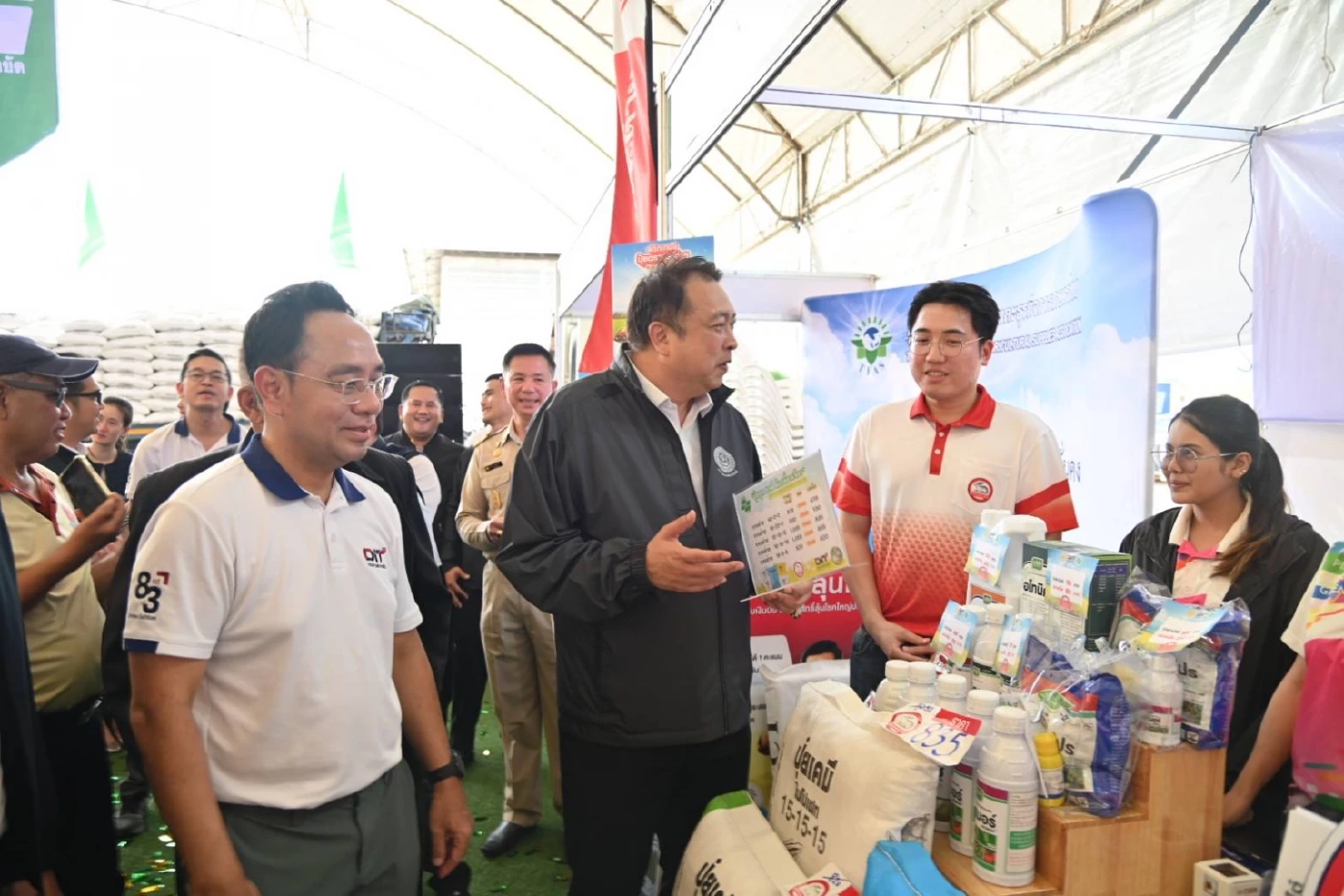 พาณิชย์ Kick Off ธงเขียว by DIT ขายปุ๋ยถูก ยาดี ลดสูงสุด 60%