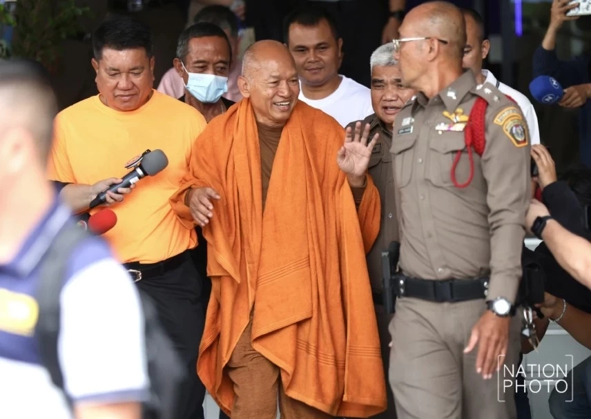 อดีตพระราชวิสุทธิประชานาถ หรือ หลวงพ่ออลงกต หรือ ทิดอลงกต หรือ ทิดจอร์จ อดีตเจ้าอาวาสวัดพระบาทน้ำพุ 