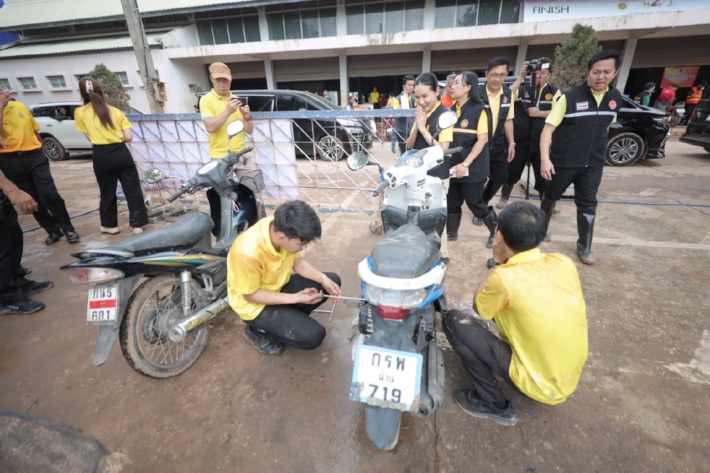 “นฤมล” นำ สพฐ.-สอศ.ตรวจเยี่ยมสถานศึกษาที่เสียหายจากน้ำท่วมน่าน