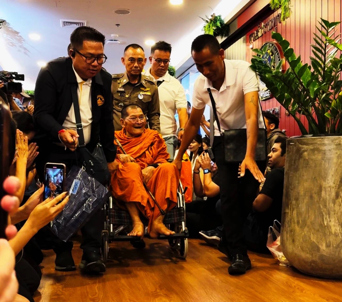 นิมนต์ "หลวงปู่ศิลา" ทำพิธี เสริมสิริมงคล เติมพลังศักดิ์สิทธิ์ เพิ่มขวัญกำลังใจให้เจ้าหน้าที่