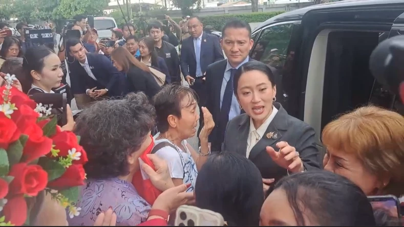 "ทักษิณ-พจมาน" เข้าพรรคเพื่อไทยรอรับ “อิ๊งค์” กลับบ้าน