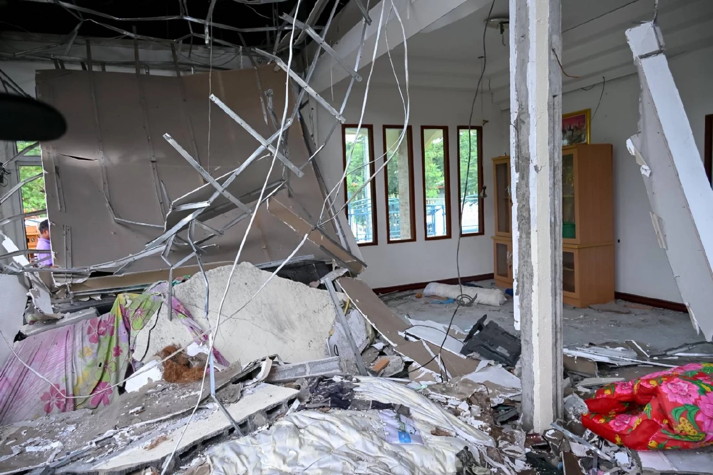 ผู้ช่วย-ที่ปรึกษา รมว.กต. นำคณะผู้แทนทูตสหภาพยุโรป ลงพื้นที่ รพ.พนมดงรัก