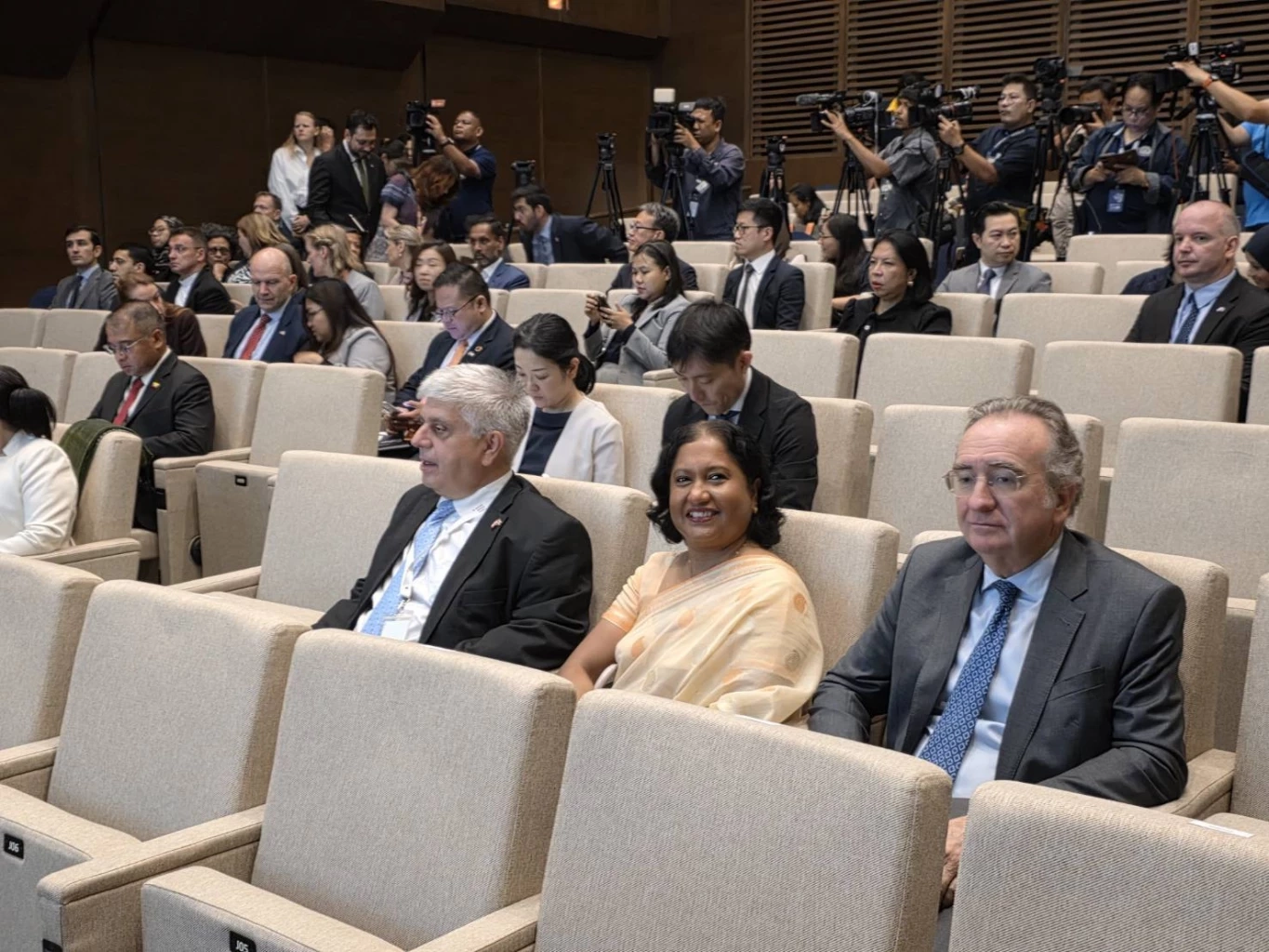 "มาริษ" นำชี้แจงทูต ตปท.ในไทยย้ำกัมพูชาเริ่มต้นความขัดแย้ง