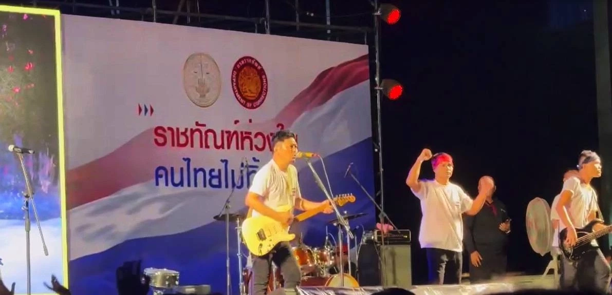 "เสก โลโซ "มอบเพลง "ผู้กล้า" ให้กำลังใจ "ทหารชายเเดน"