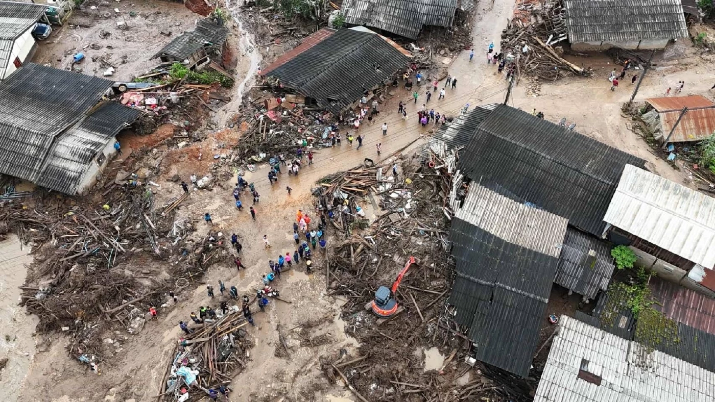 เร่งช่วยเหลือชุมชนบ้านปางอุ๋ง โดนโคลนถล่ม ล่าสุดเสียชีวิตเพิ่มเป็น 4 ราย