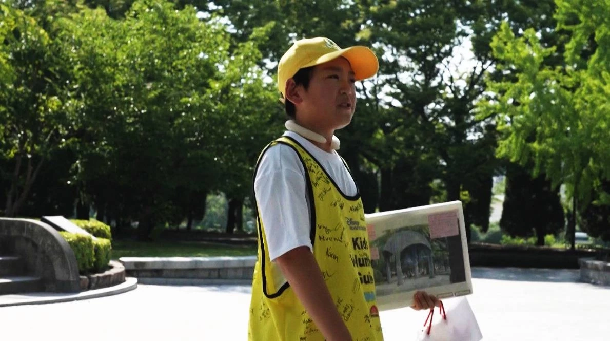 แห่ชื่นชม "หนุ่มน้อยวัยประถมญี่ปุ่น" เป็นจิตอาสาให้ความรู้ที่ "ฮิโรชิมา"