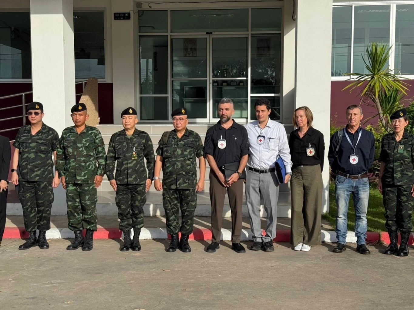 กองทัพบก ให้ “กาชาดสากล” เข้าเยี่ยม 18 เชลยศึกทหารกัมพูชา