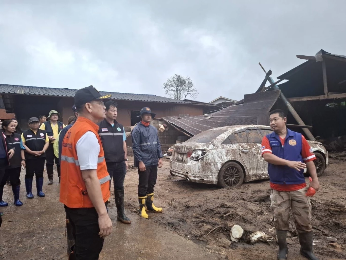 เร่งช่วยเหลือชุมชนบ้านปางอุ๋ง โดนโคลนถล่ม ล่าสุดเสียชีวิตเพิ่มเป็น 4 ราย