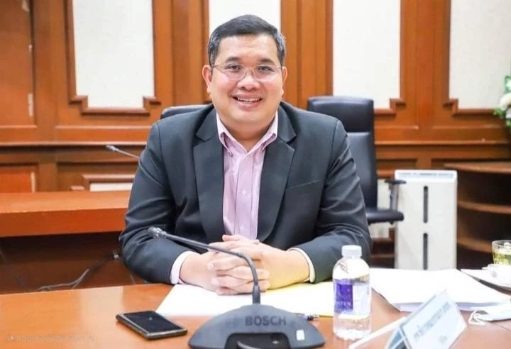 นายธนพร สมศรี อดีตเลขาธิการคณะกรรมการส่งเสริมสวัสดิการและสวัสดิภาพครูและบุคลากรทางการศึกษา (สกสค.)