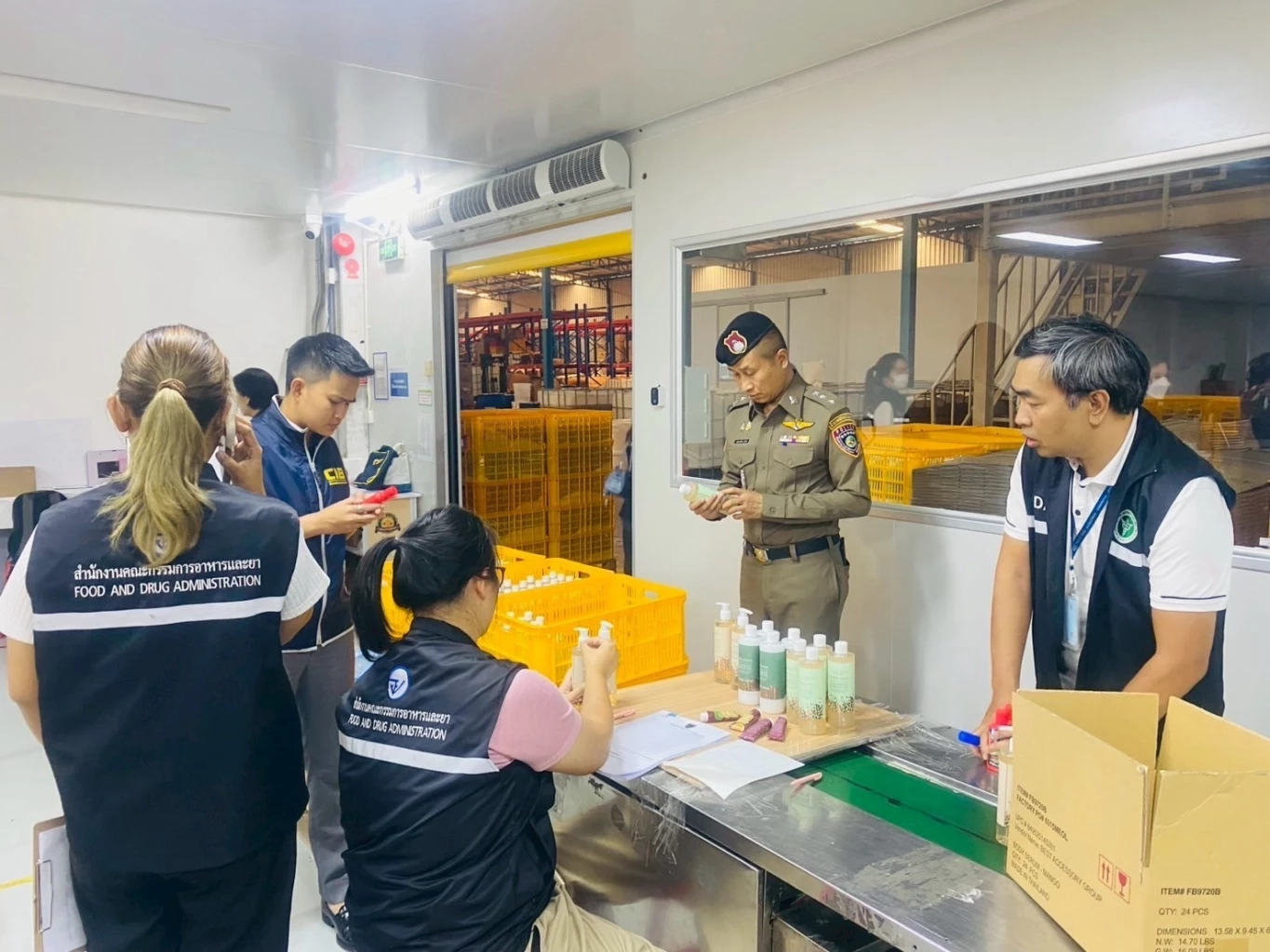 บุกทลายโรงงานผลิตเครื่องสำอางเถื่อนแบรนด์นอก ใช้เสี่ยงผิวพัง