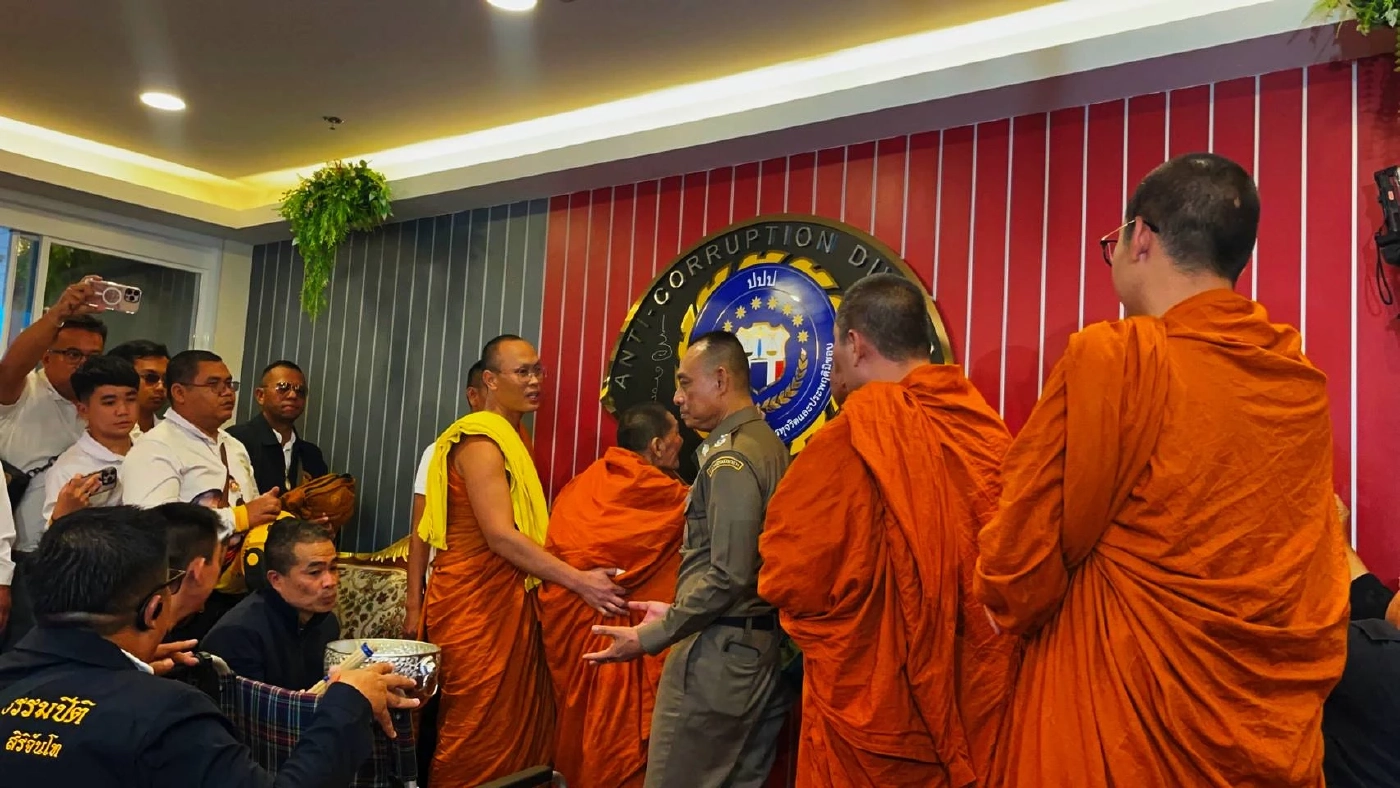 นิมนต์ "หลวงปู่ศิลา" ทำพิธี เสริมสิริมงคล เติมพลังศักดิ์สิทธิ์ เพิ่มขวัญกำลังใจให้เจ้าหน้าที่