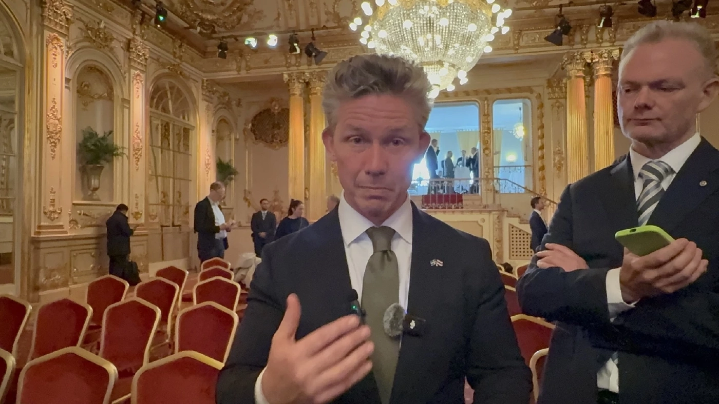 "มาริษ" เยี่ยม สนง.ใหญ่ บริษัทผลิต "กริพเพน"